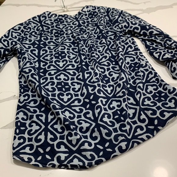 Charlie P 💯 Cotton blue n white blouse lightweight size small - Picture 8 of 8